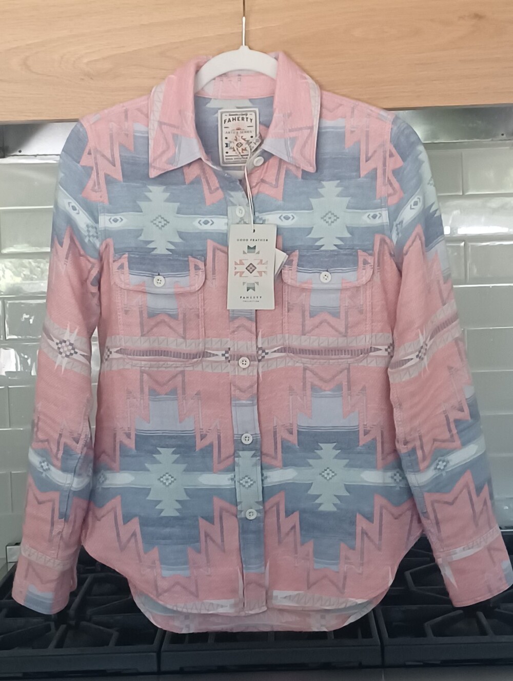 🩷🩵NWT FAHERTY ARTIST SERIES GOODFEATHER AZTEC SOUTHWEST LONG SLEEVE FLANNEL XS